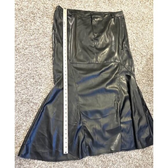 Forever 21 NWT Black Vegan Leather Mermaid Flattering Sleek Flare Midi Skirt 3X - Picture 8 of 9